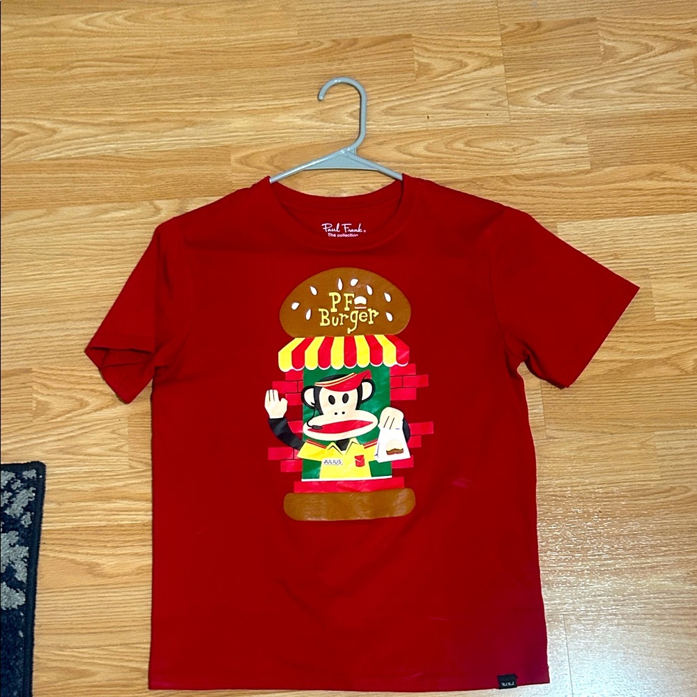 Paul Frank Red Burger Graphic Tee
Y2k Vintage Paul Frank tee
fits a small-medium